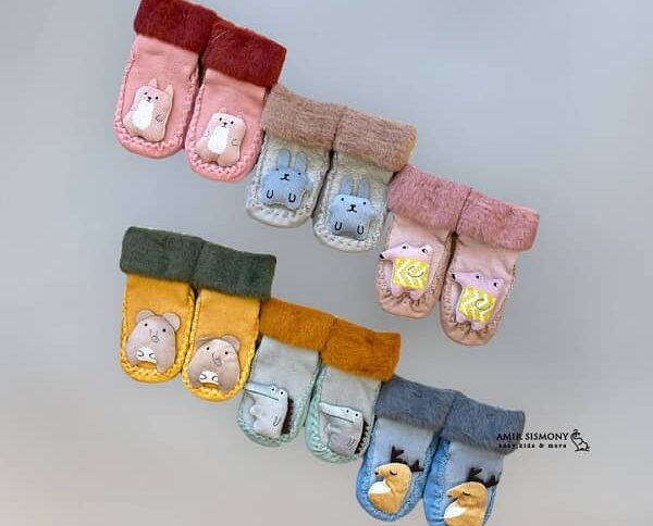 جوراب نوزادی زمستانی کف چرمی طرح عروسکی