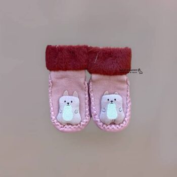جوراب نوزادی زمستانی کف چرمی طرح عروسکی