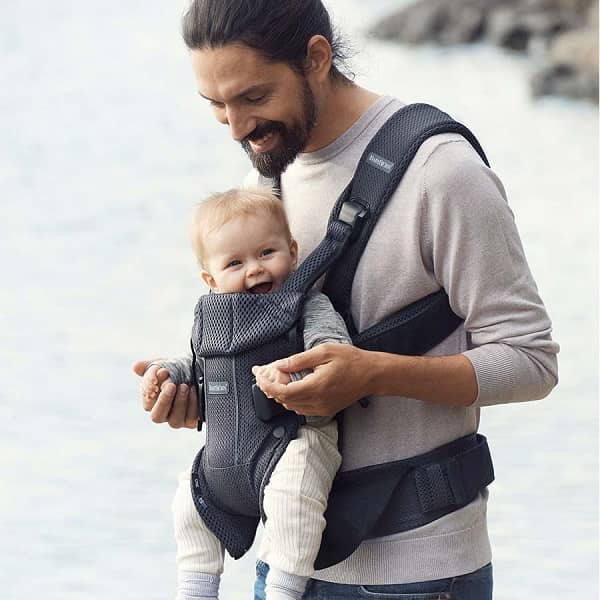 آغوشی نوزاد چیست و چه مزیت هایی به همراه دارد؟