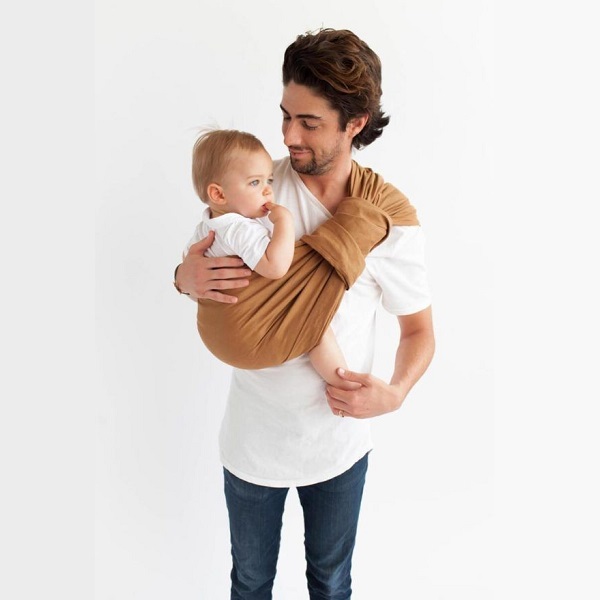 آغوشی نوزاد چیست و چه مزیت هایی به همراه دارد؟