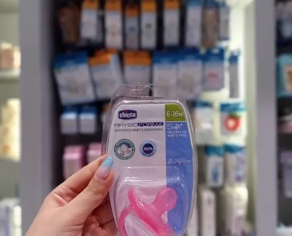پستانک تمام سيليکون صورتي 6 تا 16 ماه Chicco